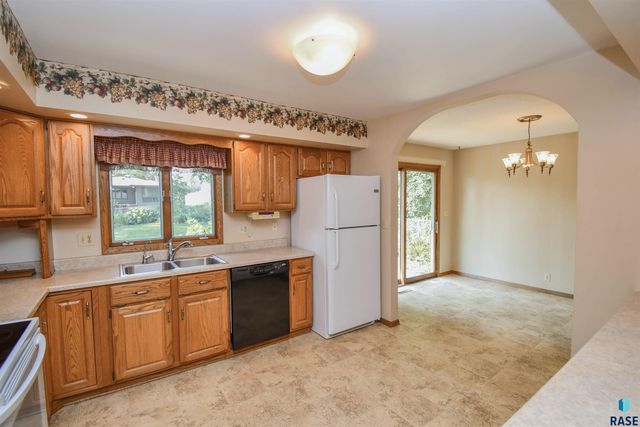 2605 W 33 St Street, Sioux Falls, SD 57105