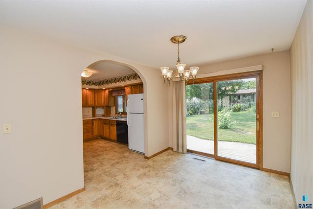 2605 W 33 St Street, Sioux Falls, SD 57105