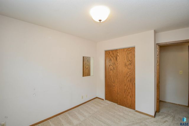 2605 W 33 St Street, Sioux Falls, SD 57105