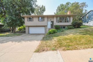 2605 W 33 St Street, Sioux Falls, SD 57105