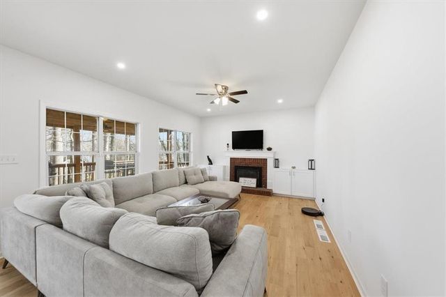 2769 SPRINGFOUNT Trail, Lawrenceville, GA 30043