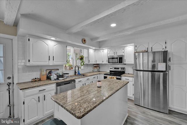 100 W CHERRY ST, Shenandoah, PA 17976
