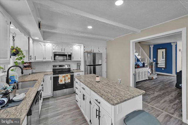 100 W CHERRY ST, Shenandoah, PA 17976