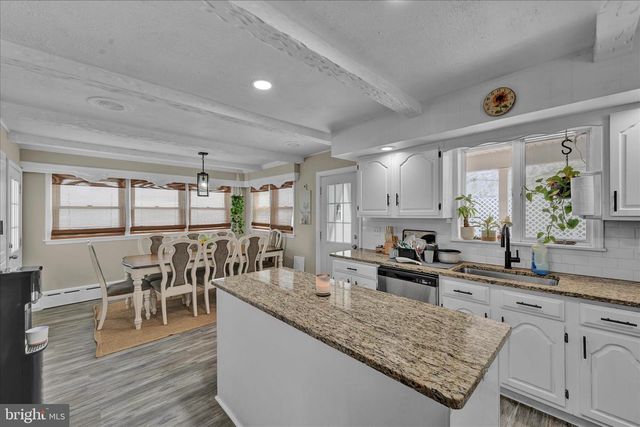 100 W CHERRY ST, Shenandoah, PA 17976