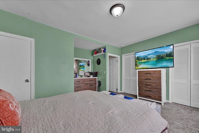 100 W CHERRY ST, Shenandoah, PA 17976