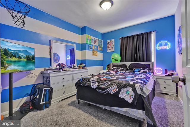 100 W CHERRY ST, Shenandoah, PA 17976