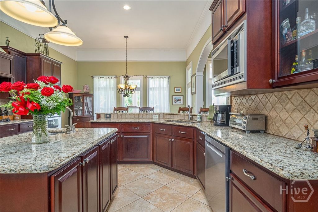 Image 14 of property listing at 1 Cedar View Drive, Savannah, GA 31410