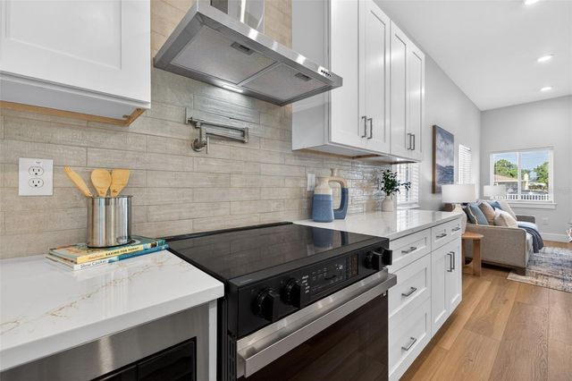 2530 34TH AVENUE N, St Petersburg, FL 33713