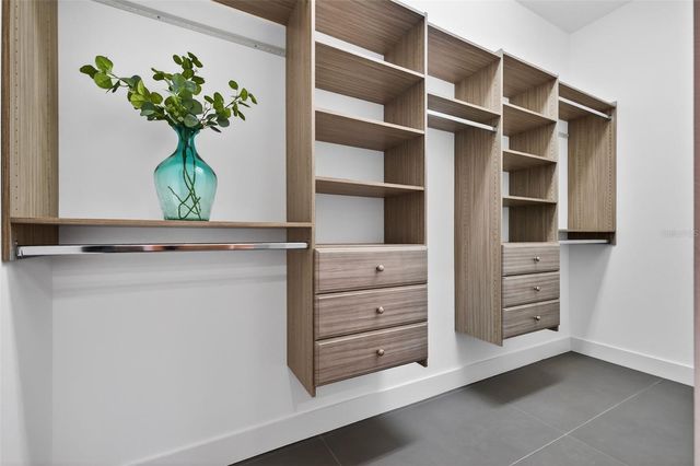 2530 34TH AVENUE N, St Petersburg, FL 33713