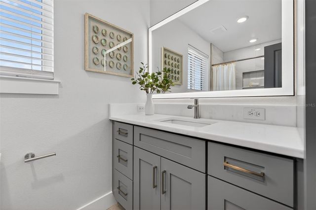 2530 34TH AVENUE N, St Petersburg, FL 33713