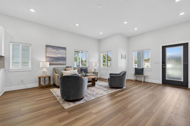 2530 34TH AVENUE N, St Petersburg, FL 33713