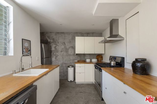 2573 Glen Green Street, Los Angeles, CA 90068