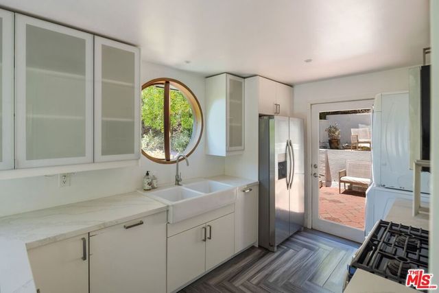 2573 Glen Green Street, Los Angeles, CA 90068