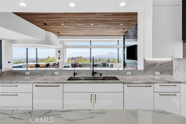 2130 Old Quarry Road, Riverside, CA 92506