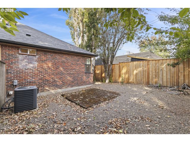 1524 Se 24TH Ave, Portland, OR 97214