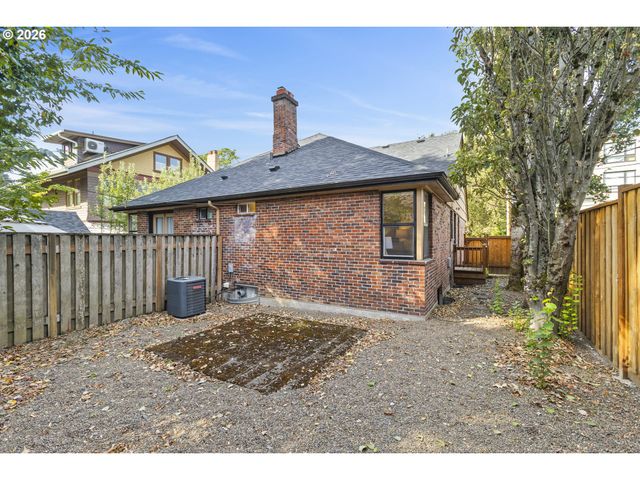 1524 Se 24TH Ave, Portland, OR 97214