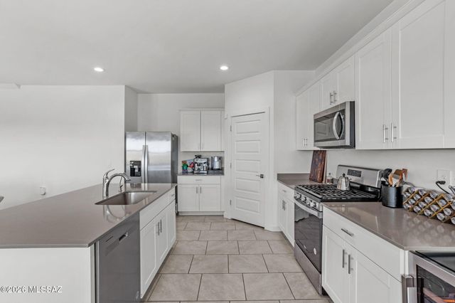 11192 S Weismann Drive, Vail, AZ 85641