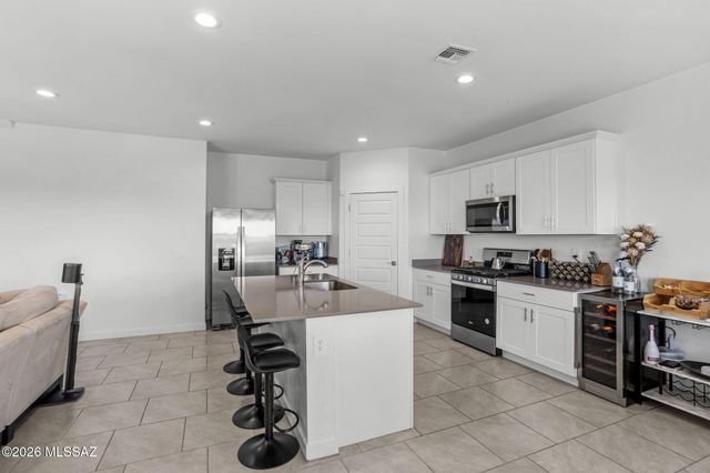 11192 S Weismann Drive, Vail, AZ 85641