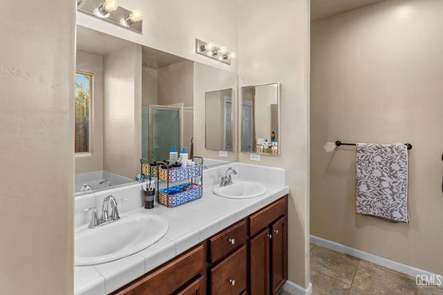 8905 Cadbury Drive, Bakersfield, CA 93311
