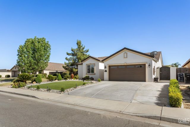 8905 Cadbury Drive, Bakersfield, CA 93311