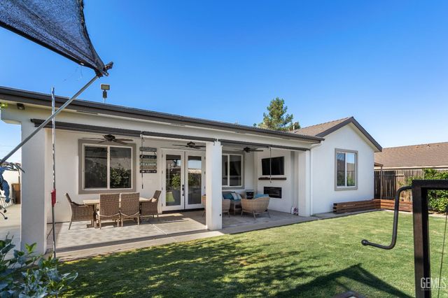 8905 Cadbury Drive, Bakersfield, CA 93311