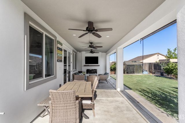 8905 Cadbury Drive, Bakersfield, CA 93311