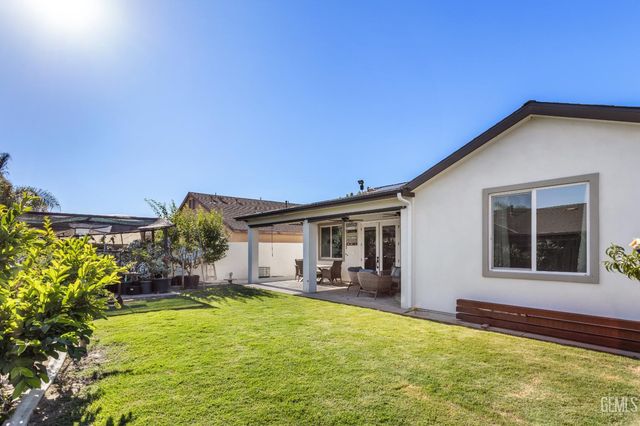 8905 Cadbury Drive, Bakersfield, CA 93311
