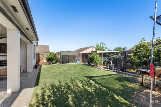 8905 Cadbury Drive, Bakersfield, CA 93311