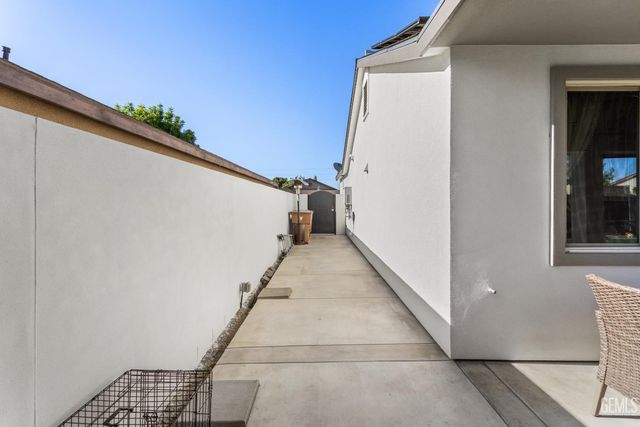 8905 Cadbury Drive, Bakersfield, CA 93311