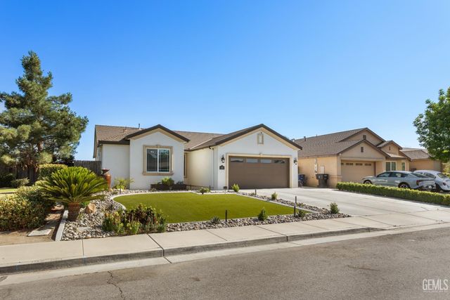 8905 Cadbury Drive, Bakersfield, CA 93311