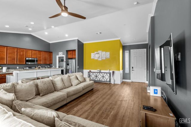 8905 Cadbury Drive, Bakersfield, CA 93311