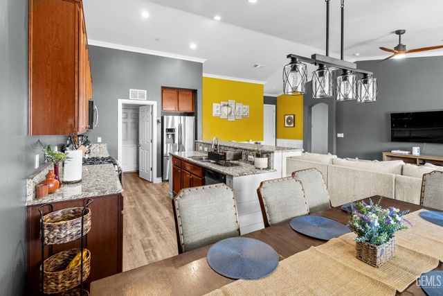 8905 Cadbury Drive, Bakersfield, CA 93311