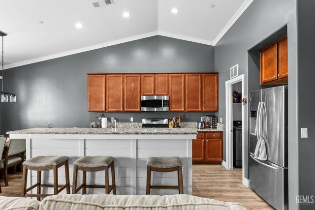 8905 Cadbury Drive, Bakersfield, CA 93311