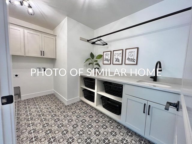 409 JERELYN COURT, Combined Locks, WI 54113