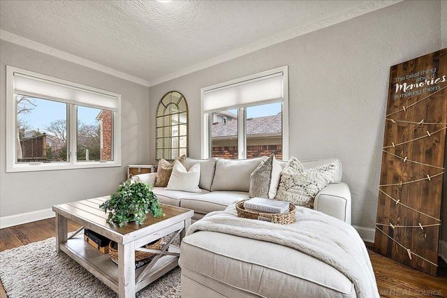 719 Fisher Road, Grosse Pointe, MI 48230