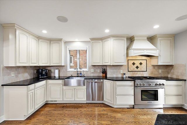 719 Fisher Road, Grosse Pointe, MI 48230