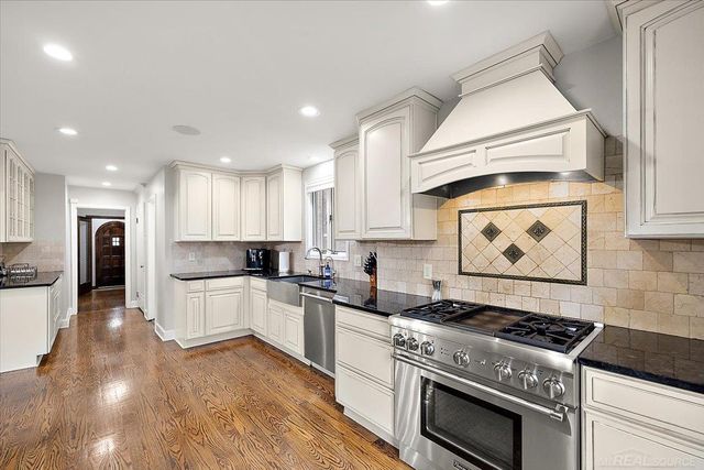 719 Fisher Road, Grosse Pointe, MI 48230