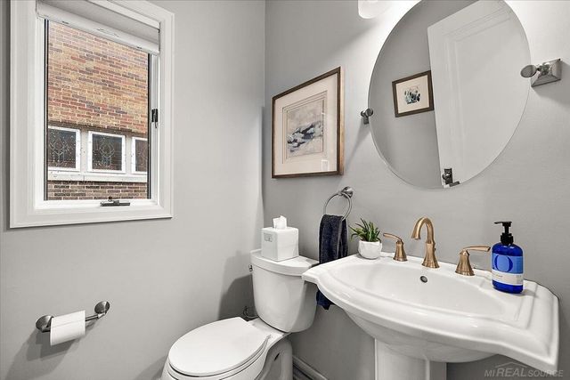 719 Fisher Road, Grosse Pointe, MI 48230