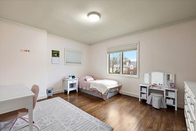 719 Fisher Road, Grosse Pointe, MI 48230