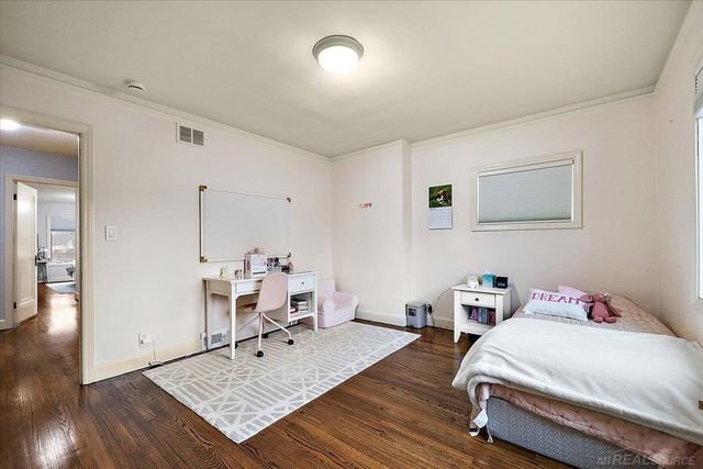 719 Fisher Road, Grosse Pointe, MI 48230