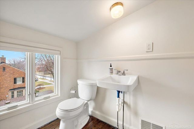 719 Fisher Road, Grosse Pointe, MI 48230