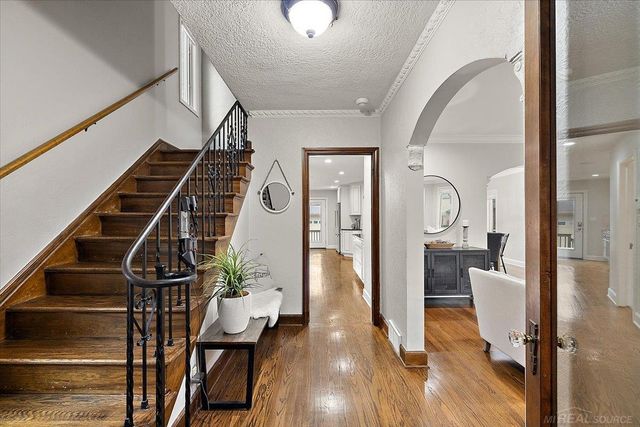 719 Fisher Road, Grosse Pointe, MI 48230