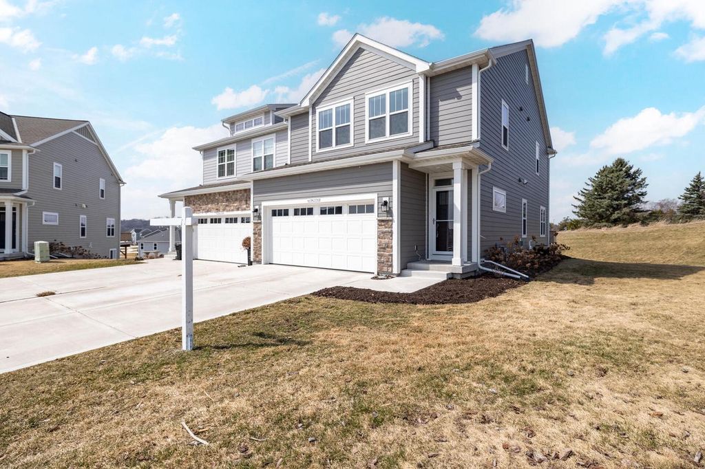 N67W25382 Breckenridge COURT, Sussex, WI 53089