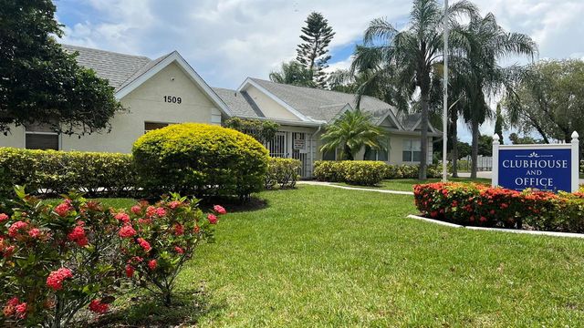 1532 SE Royal Green Cir O-201, Port St. Lucie, FL 34952