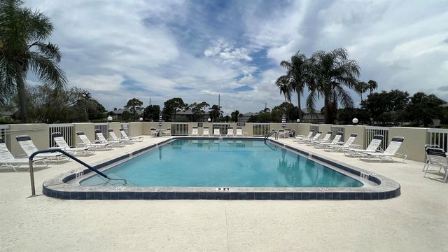 1532 SE Royal Green Cir O-201, Port St. Lucie, FL 34952