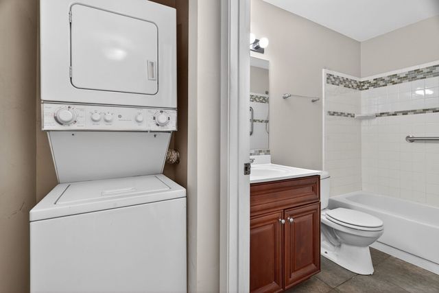 1312 MC DOWELL Road 103, Naperville, IL 60563