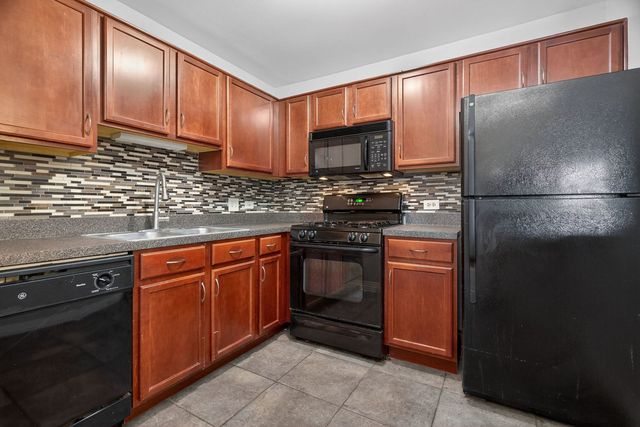 1312 MC DOWELL Road 103, Naperville, IL 60563