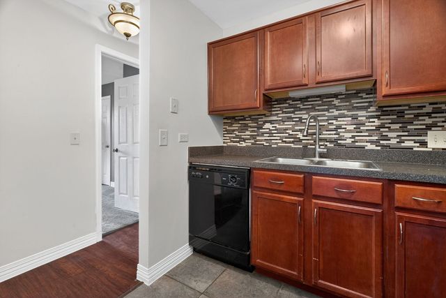 1312 MC DOWELL Road 103, Naperville, IL 60563