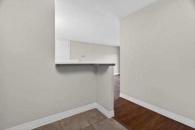 1312 MC DOWELL Road 103, Naperville, IL 60563