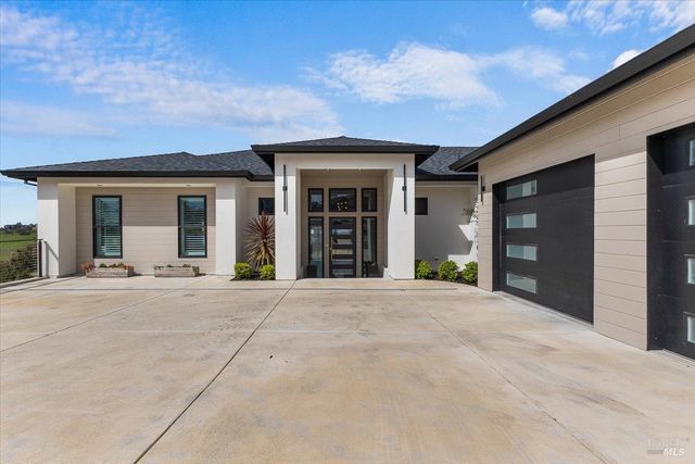 3623 Crescent Cir, Santa Rosa, CA 95403